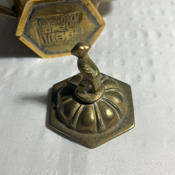 Vintage brass tea pot with hinged lid. rare to find - Picture 8 of 9